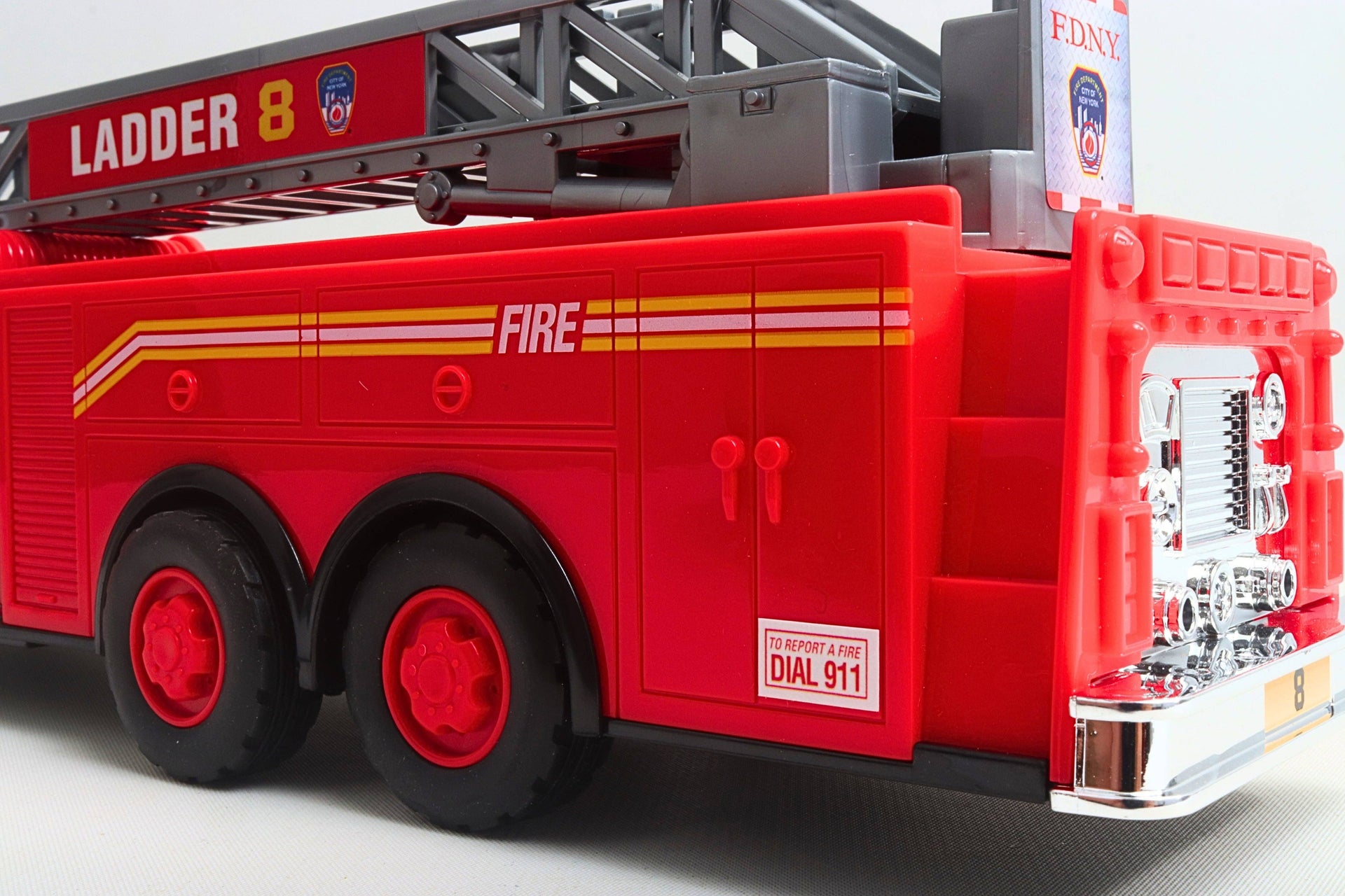 FDNY LADDER TRUCK W/LIGHTS & SOUND