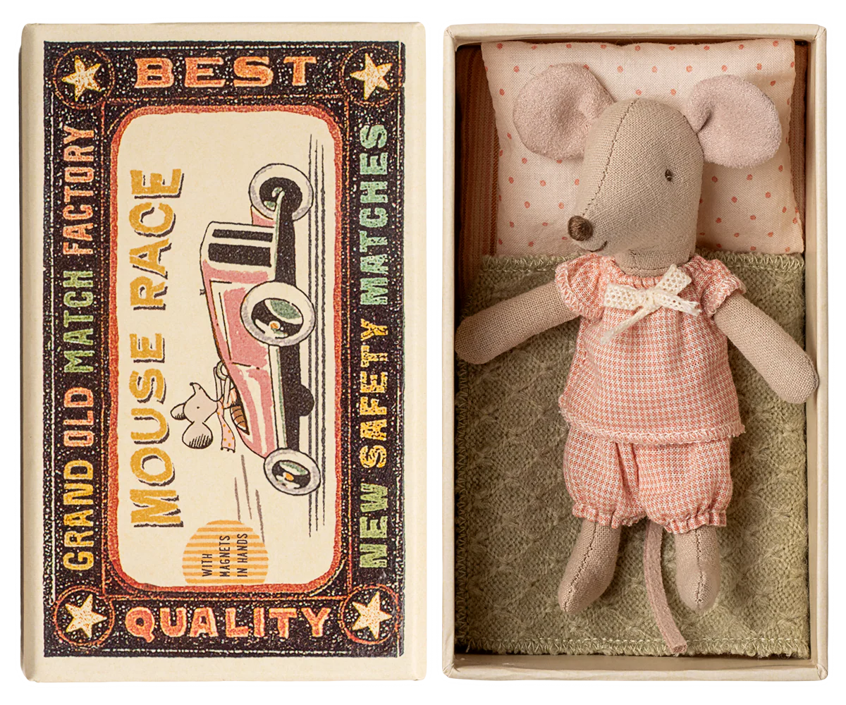 LITTLE SISTER IN MATCHBOX (magnet hands)