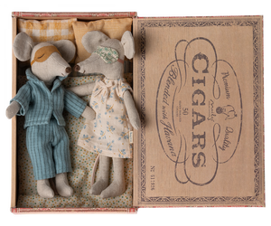 MUM AND DAD MICE IN CIGARBOX 17-3302-00