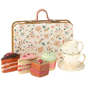 Cake Set in Suitcase